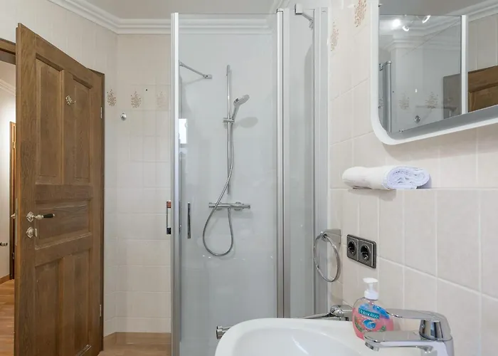 Luette Stuuv Im Schlossgang *